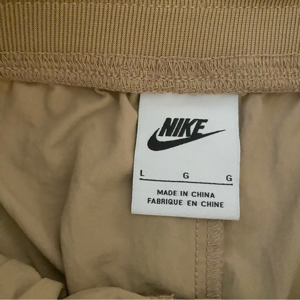 Nike Women's Sportswear Essential Woven High-waisted Winter Pants Size Large - Picture 4 of 4